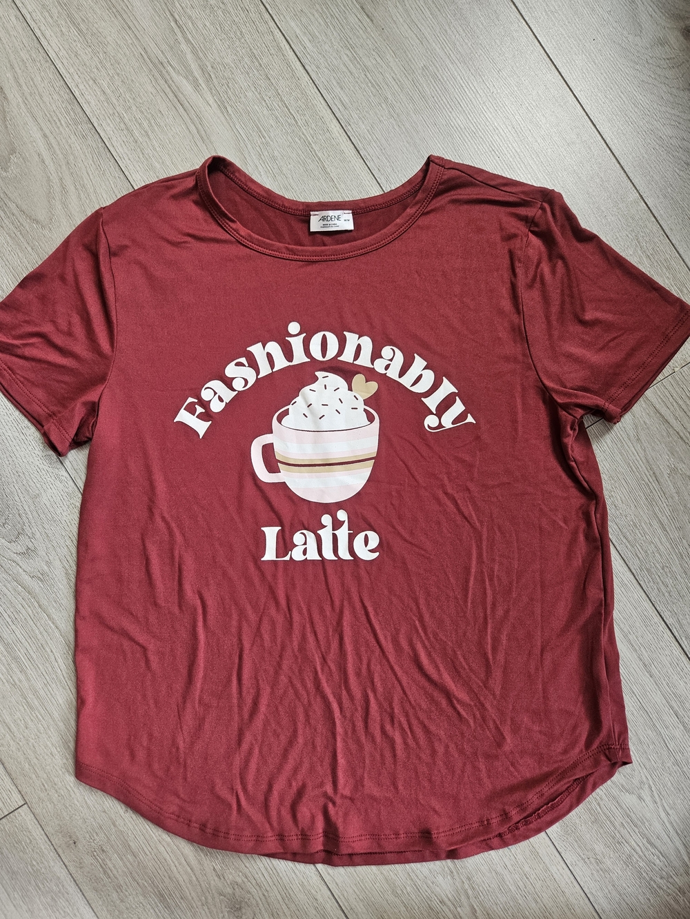 ARDENE Burgundy Fashionably Latte Graphic Tee Short Sleeve T-Shirt Size M🔥